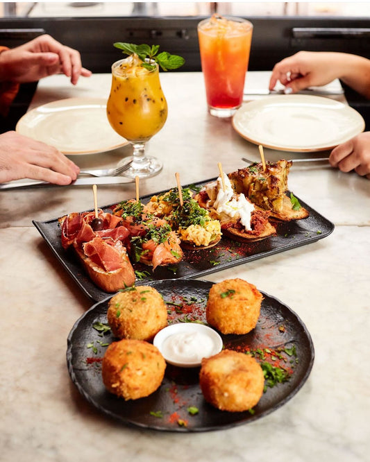 Pichos y croquetas de la Romería para dos